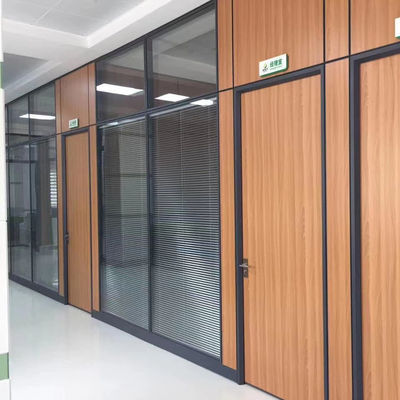 품질  Leisure facilities factory office double glass wall 84mm soundproof transparent glass integrated movable shutter glass curtain wall 공장